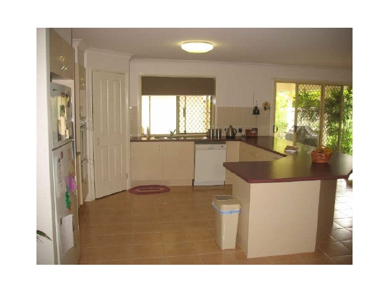 3 Bronte Place, Sandstone Point QLD 4511