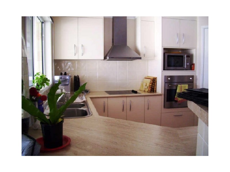 24 Middle Cove, Sandstone Point QLD 4511