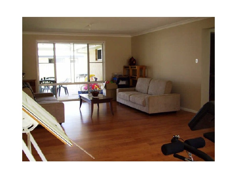 24 Middle Cove, Sandstone Point QLD 4511