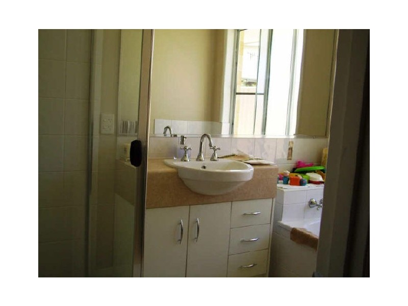 24 Middle Cove, Sandstone Point QLD 4511