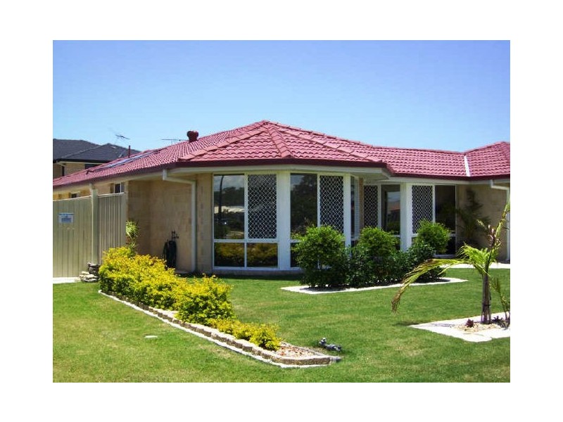 24 Middle Cove, Sandstone Point QLD 4511