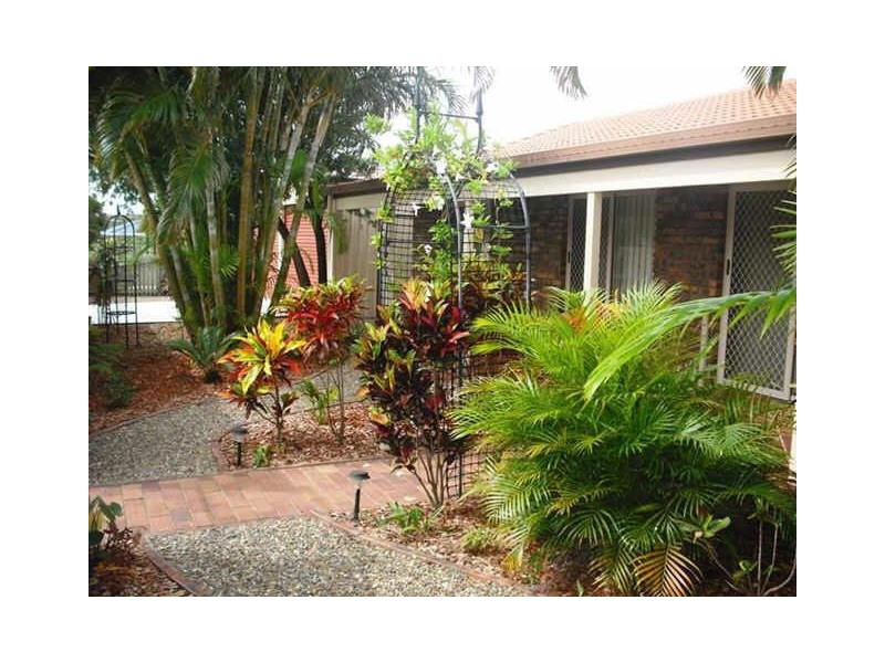 2 Clark Terrace, Sandstone Point QLD 4511