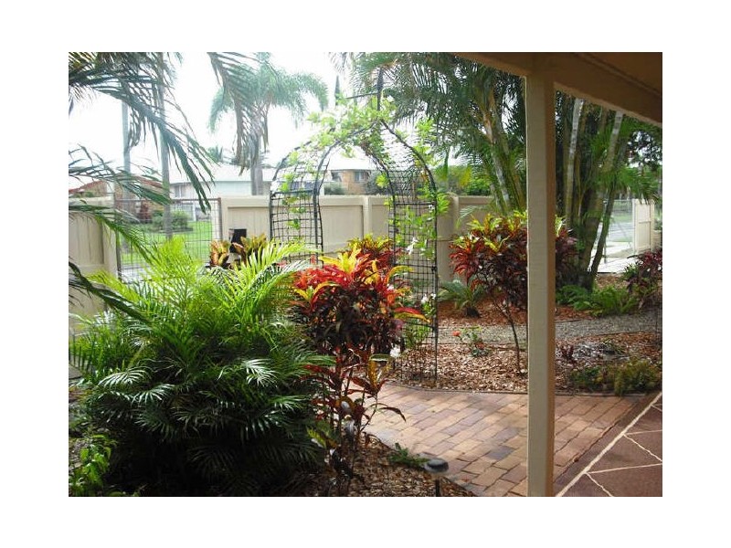 2 Clark Terrace, Sandstone Point QLD 4511