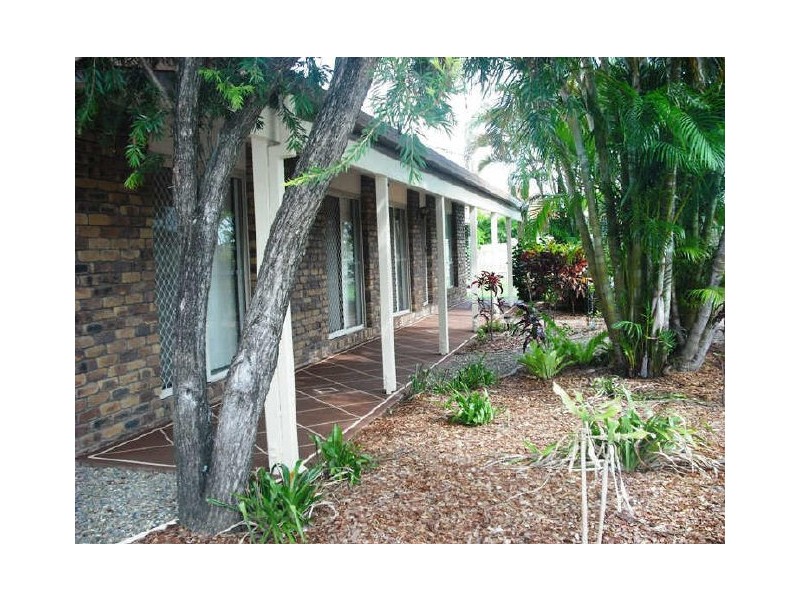 2 Clark Terrace, Sandstone Point QLD 4511