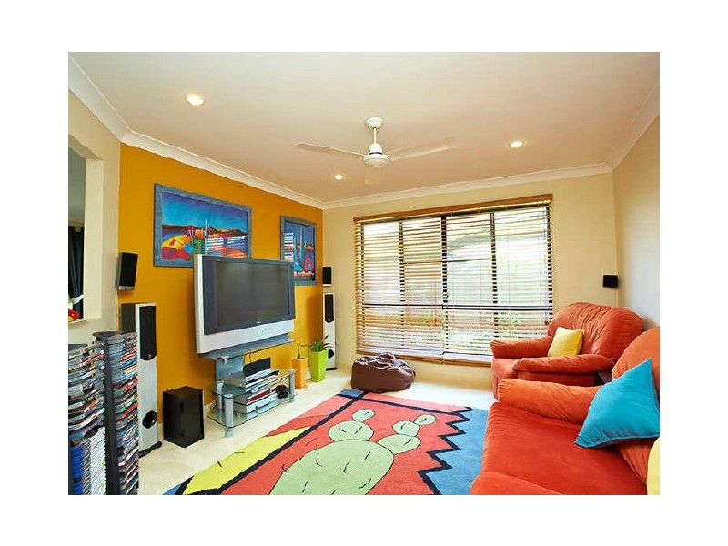 10 Tallow Ct, Sandstone Point QLD 4511