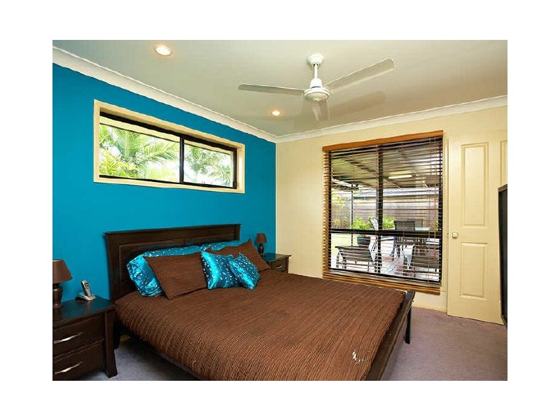 10 Tallow Ct, Sandstone Point QLD 4511