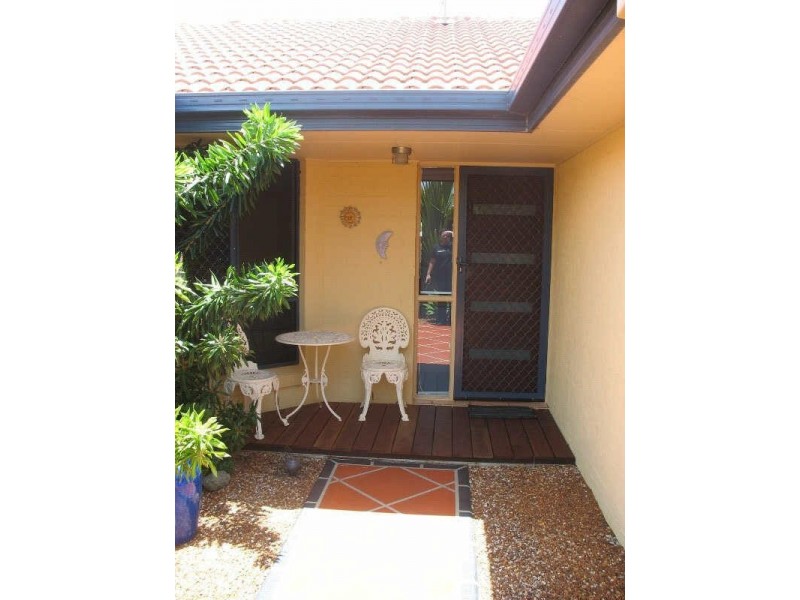 4 Seaforth Street, Sandstone Point QLD 4511