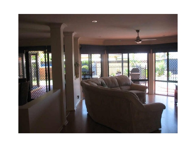 4 Seaforth Street, Sandstone Point QLD 4511
