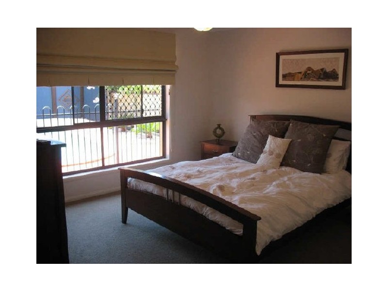 4 Seaforth Street, Sandstone Point QLD 4511