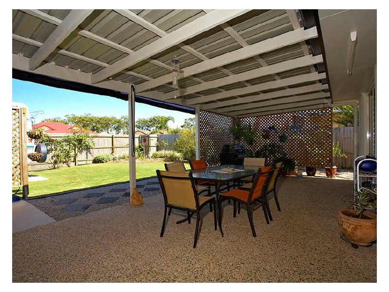 2 Bronte Place, Sandstone Point QLD 4511