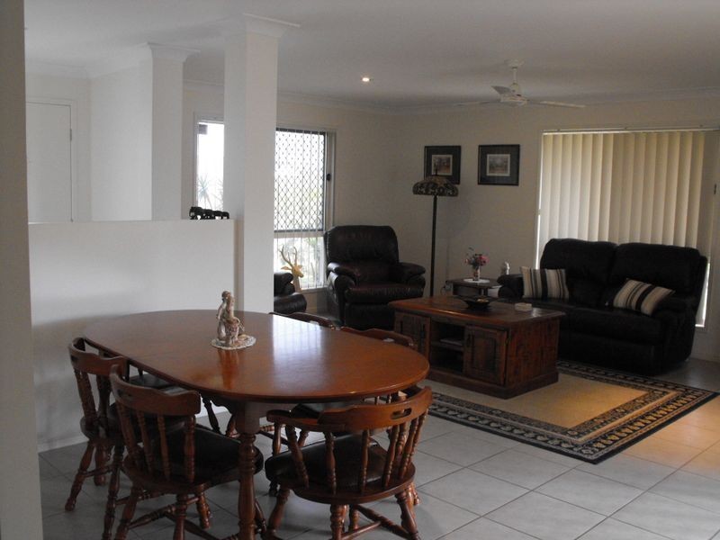 2 Bronte Place, Sandstone Point QLD 4511