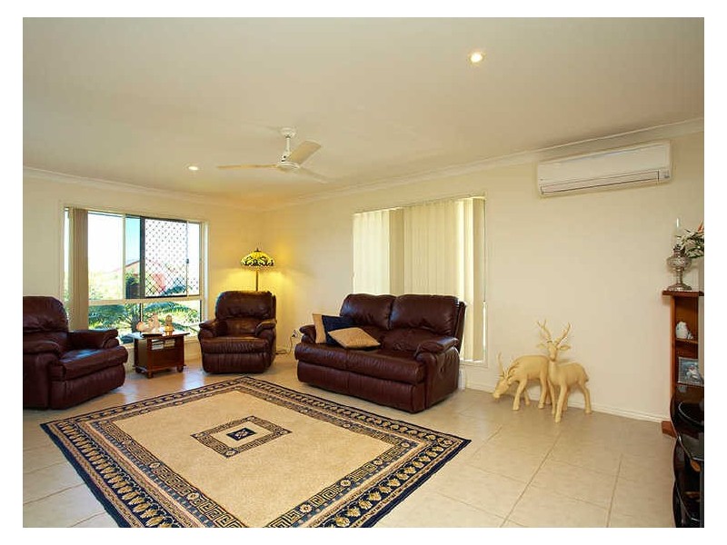 2 Bronte Place, Sandstone Point QLD 4511