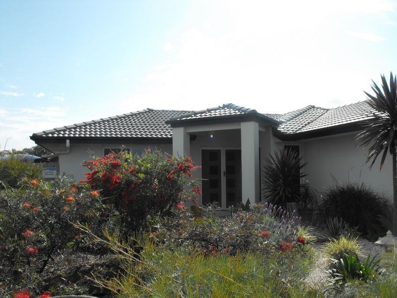 2 Bronte Place, Sandstone Point QLD 4511
