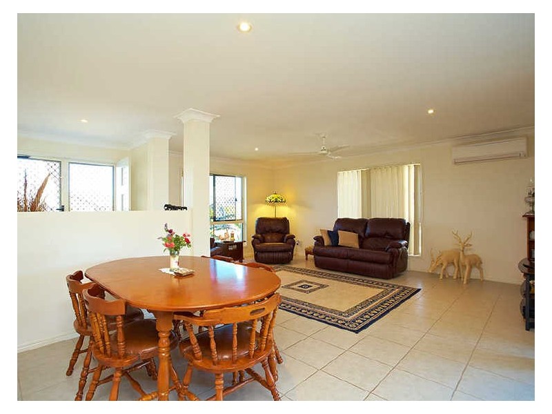 2 Bronte Place, Sandstone Point QLD 4511