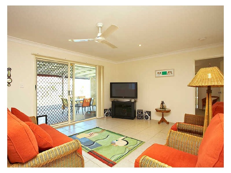 2 Bronte Place, Sandstone Point QLD 4511