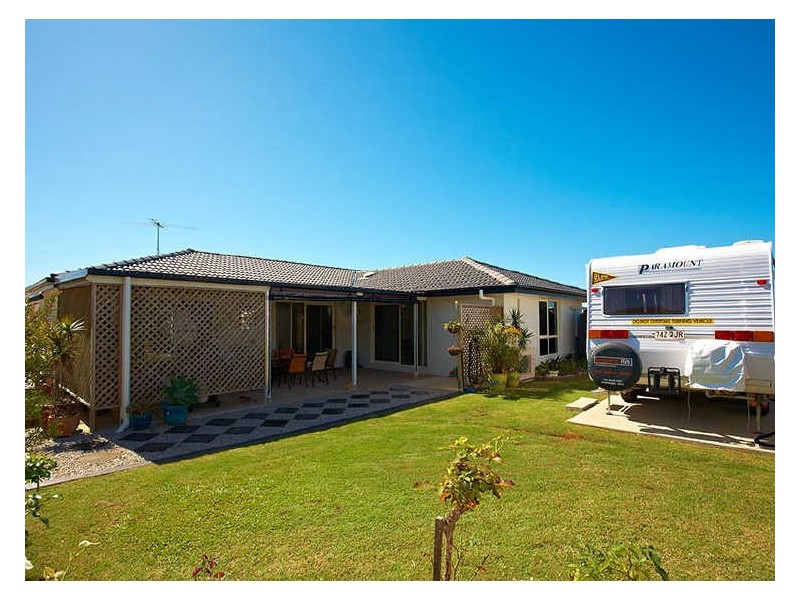 2 Bronte Place, Sandstone Point QLD 4511