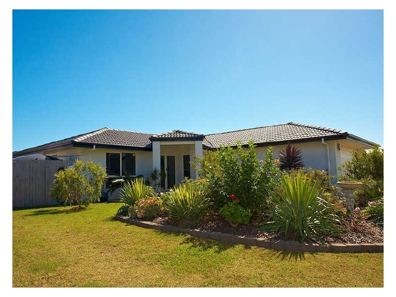 2 Bronte Place, Sandstone Point QLD 4511