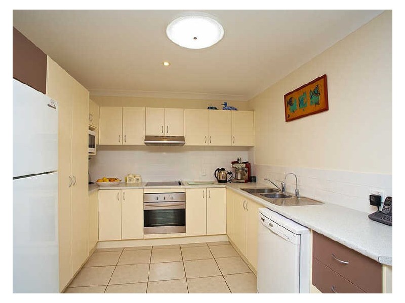 2 Bronte Place, Sandstone Point QLD 4511