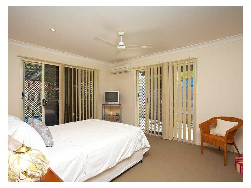 2 Bronte Place, Sandstone Point QLD 4511