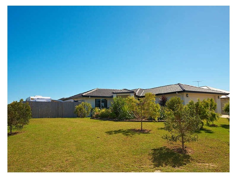 2 Bronte Place, Sandstone Point QLD 4511