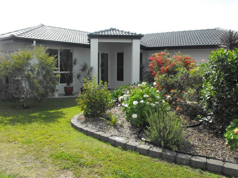 2 Bronte Place, Sandstone Point QLD 4511