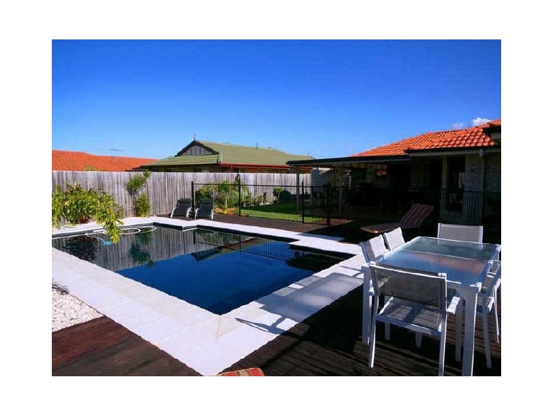 98 Carpenter Way, Sandstone Point QLD 4511