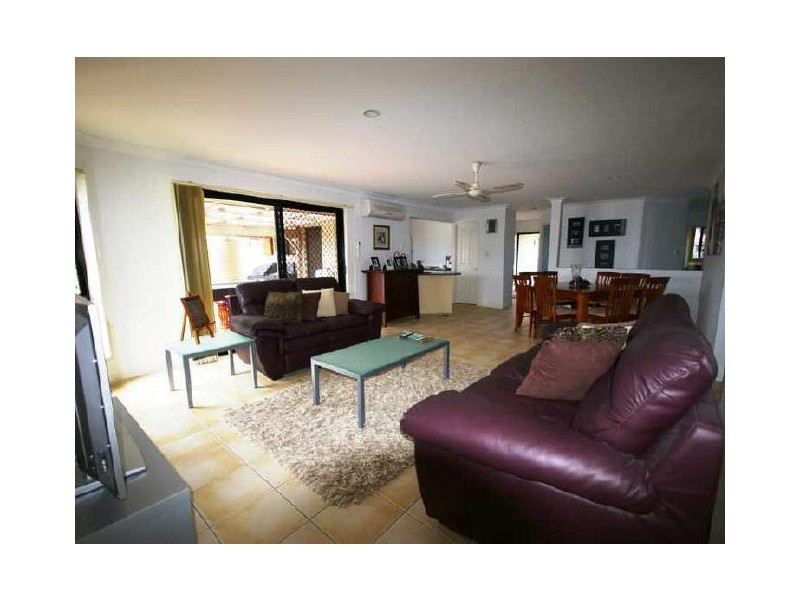 98 Carpenter Way, Sandstone Point QLD 4511