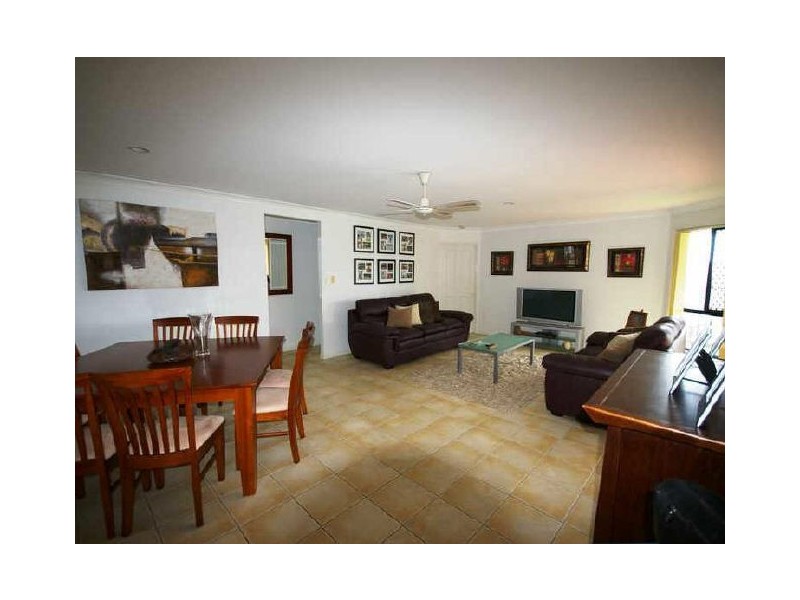 98 Carpenter Way, Sandstone Point QLD 4511