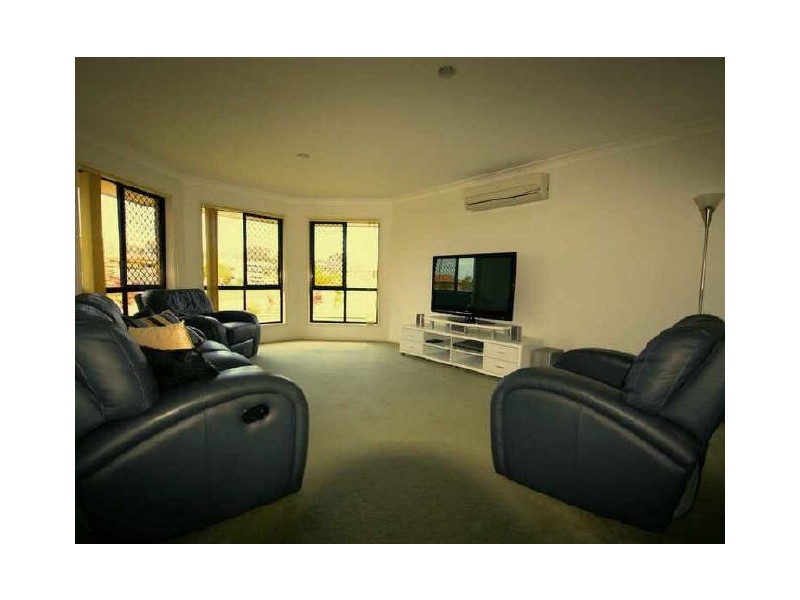 98 Carpenter Way, Sandstone Point QLD 4511