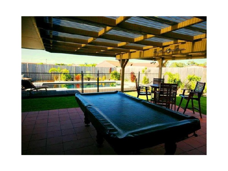 98 Carpenter Way, Sandstone Point QLD 4511