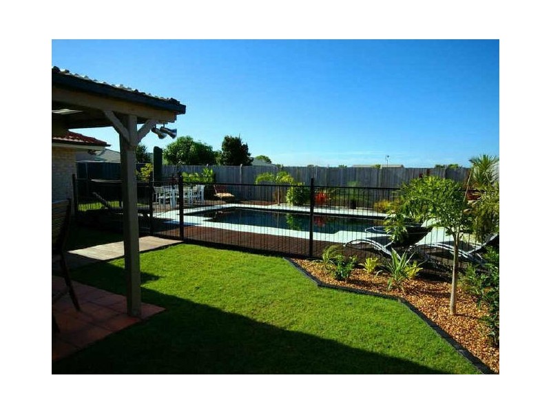 98 Carpenter Way, Sandstone Point QLD 4511