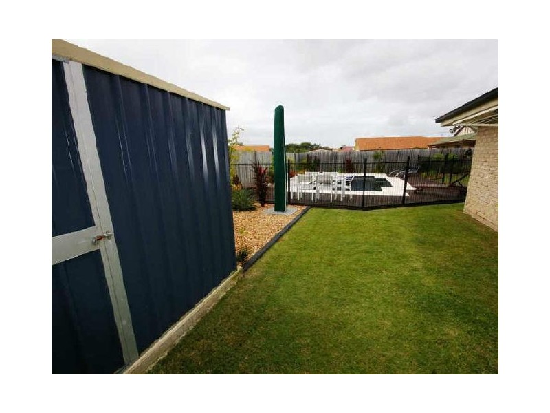 98 Carpenter Way, Sandstone Point QLD 4511