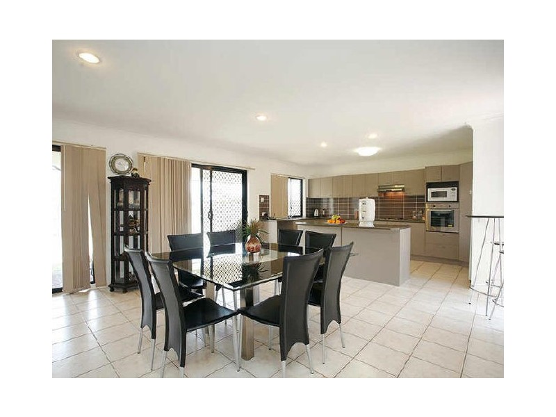 3 Middle Cove Court, Sandstone Point QLD 4511