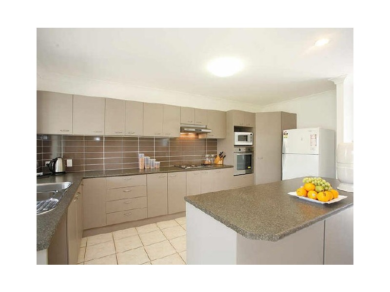 3 Middle Cove Court, Sandstone Point QLD 4511