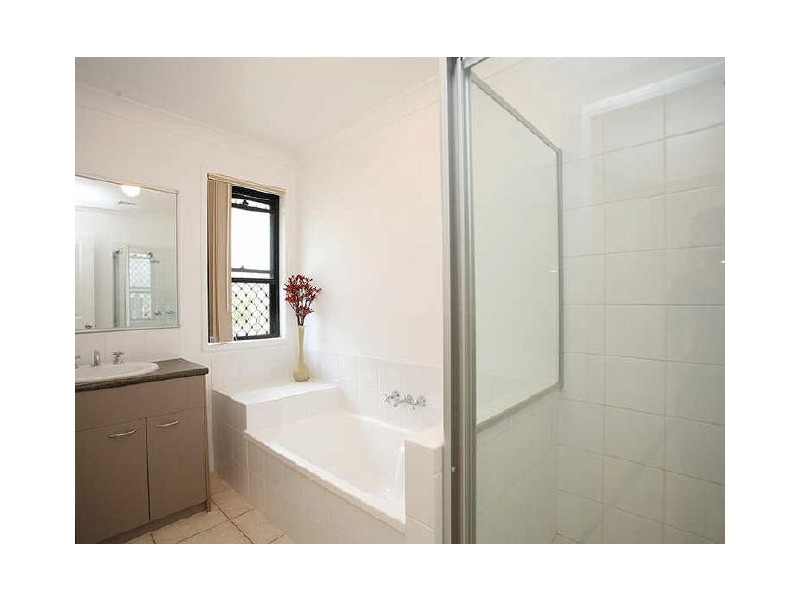 3 Middle Cove Court, Sandstone Point QLD 4511