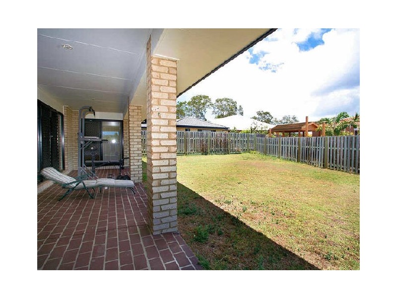 3 Middle Cove Court, Sandstone Point QLD 4511