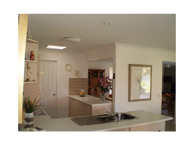 203 Bestmann Road East, Sandstone Point QLD 4511