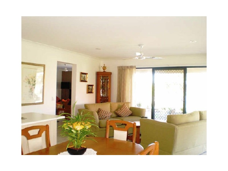 203 Bestmann Road East, Sandstone Point QLD 4511