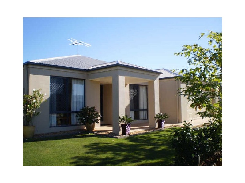 203 Bestmann Road East, Sandstone Point QLD 4511
