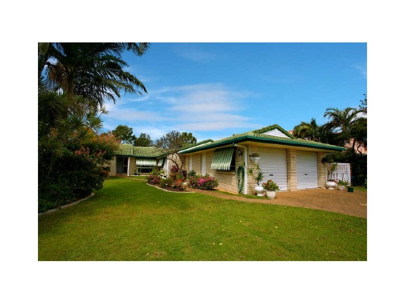 12 Howard Court, Sandstone Point QLD 4511