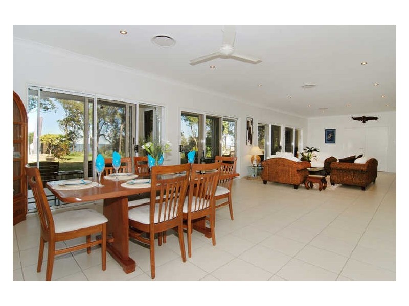 16 Loftus Place, Sandstone Point QLD 4511