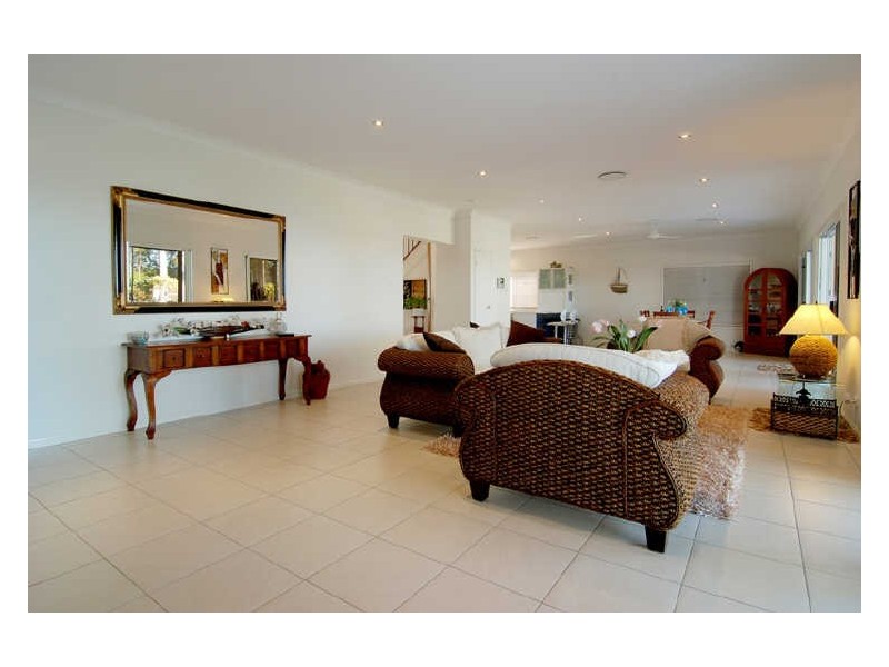 16 Loftus Place, Sandstone Point QLD 4511