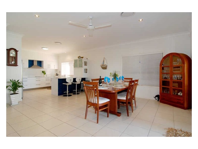 16 Loftus Place, Sandstone Point QLD 4511