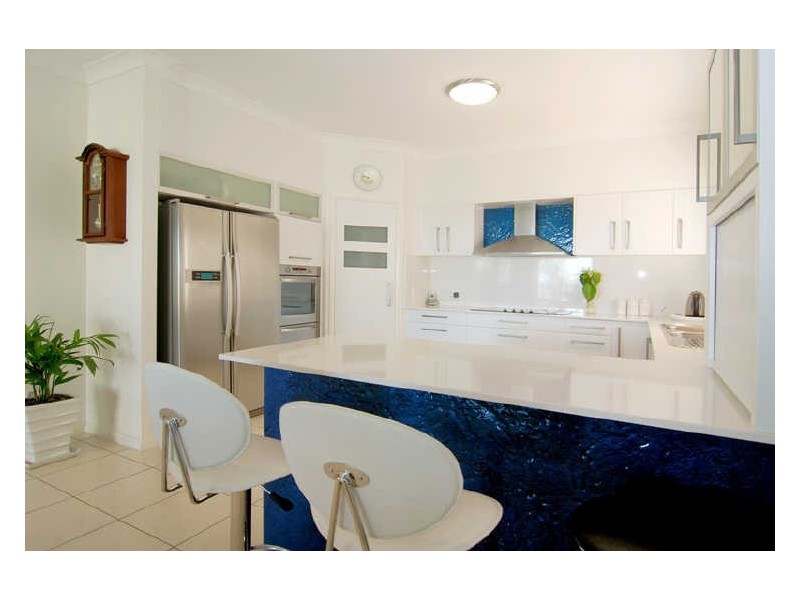 16 Loftus Place, Sandstone Point QLD 4511