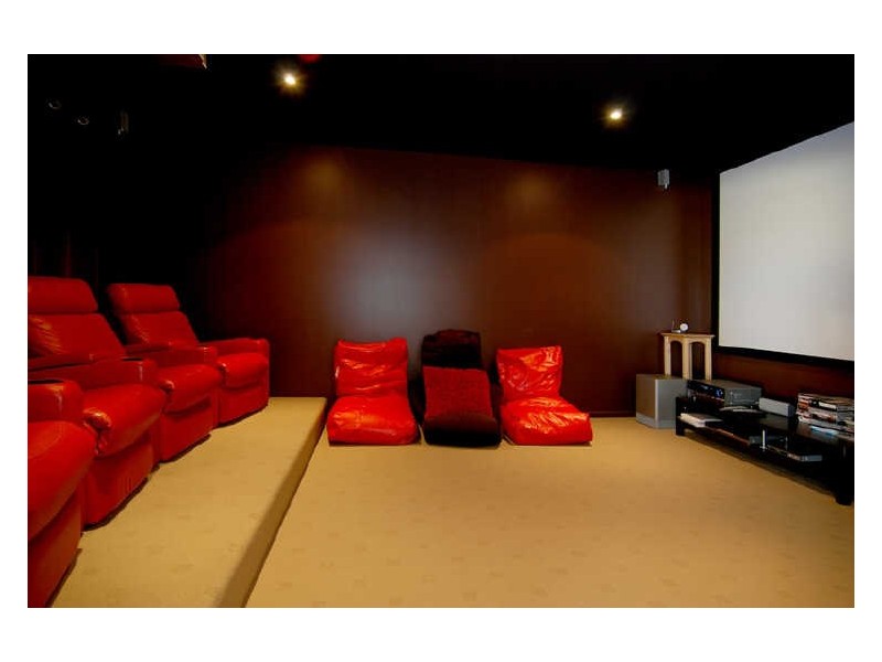 16 Loftus Place, Sandstone Point QLD 4511