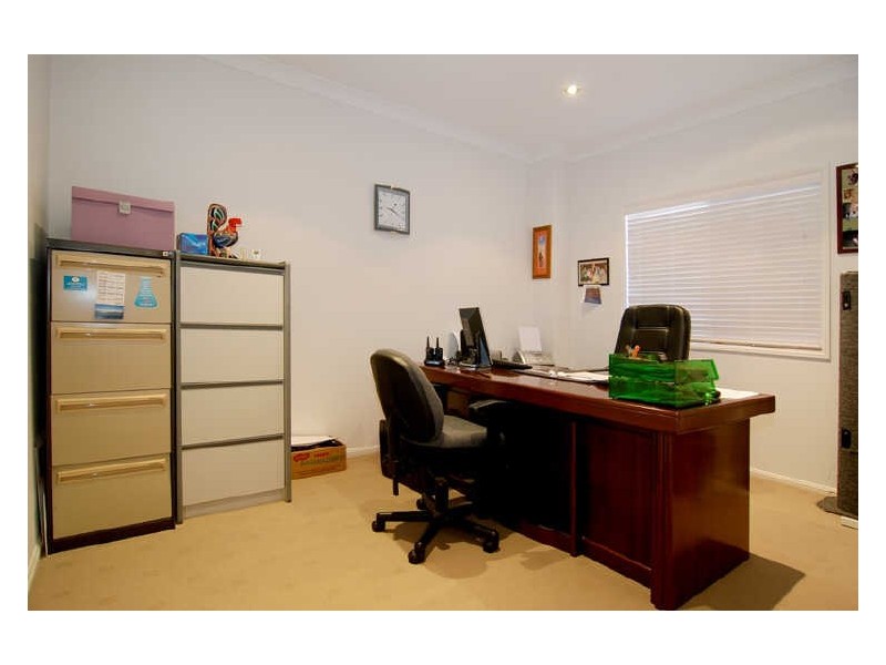 16 Loftus Place, Sandstone Point QLD 4511