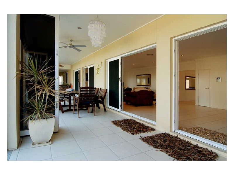 16 Loftus Place, Sandstone Point QLD 4511