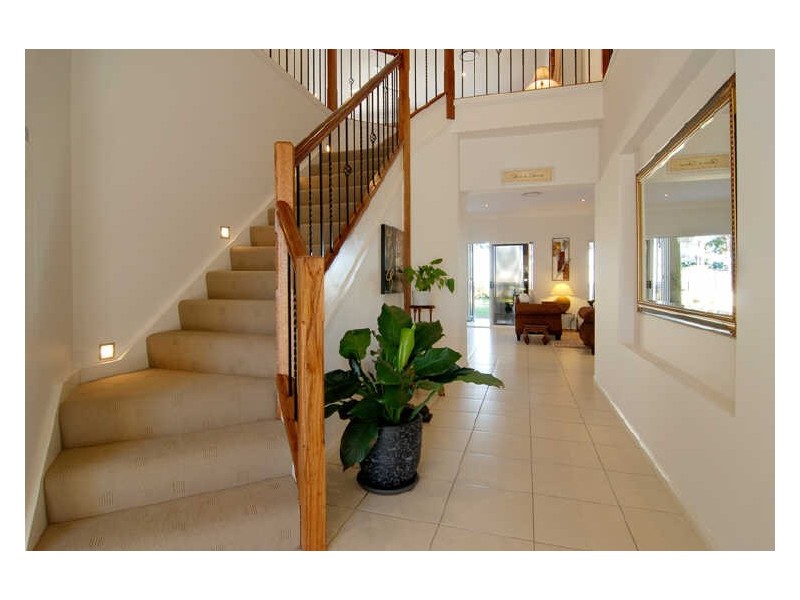 16 Loftus Place, Sandstone Point QLD 4511