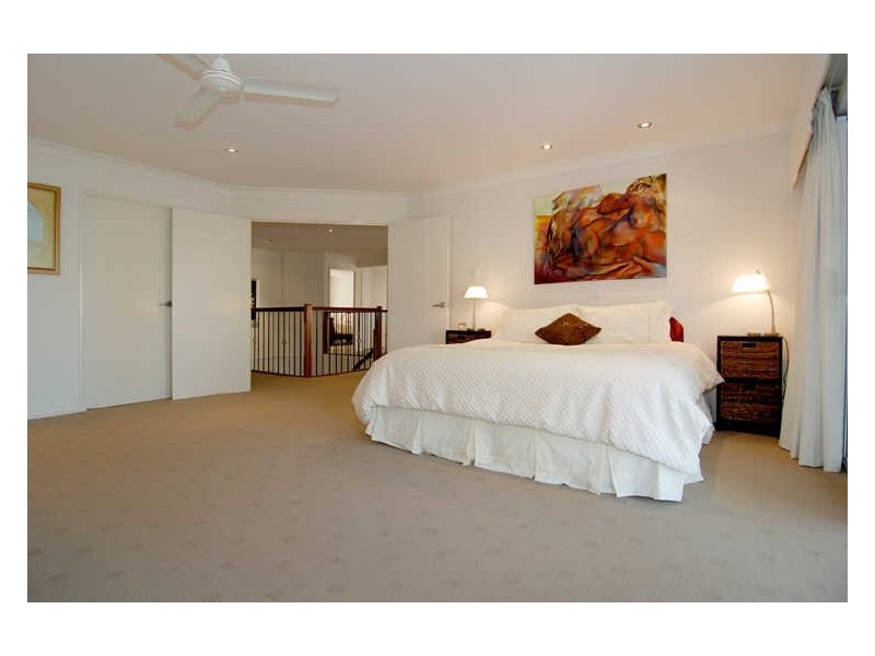 16 Loftus Place, Sandstone Point QLD 4511