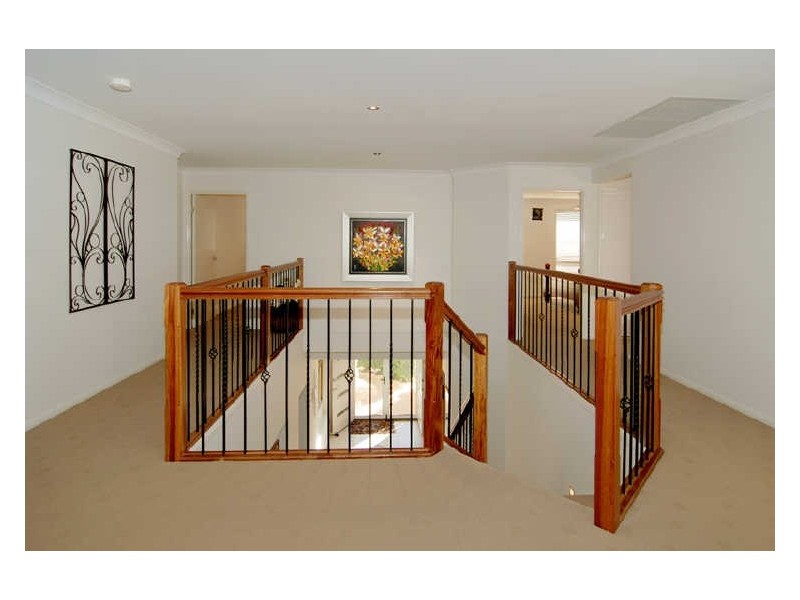 16 Loftus Place, Sandstone Point QLD 4511